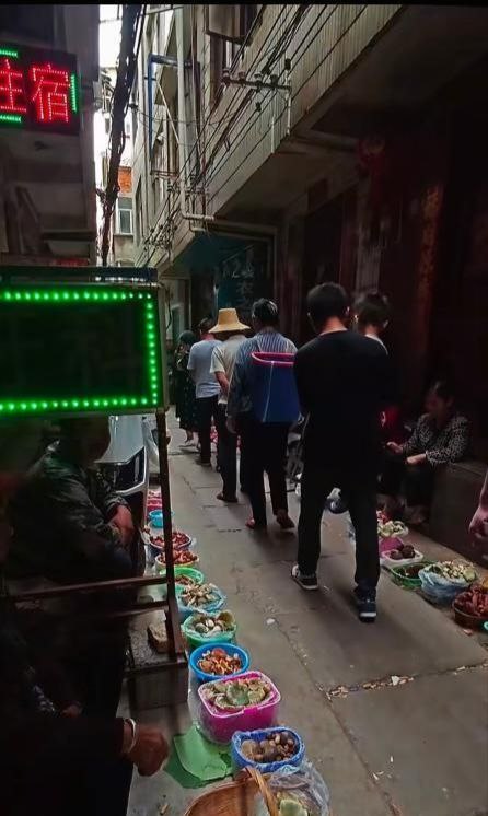 昆明 大板桥菜市场后面的一条巷